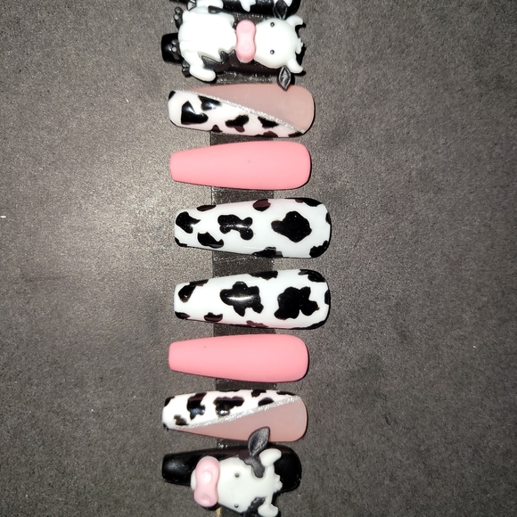 Press on nails - Picture 3 of 3